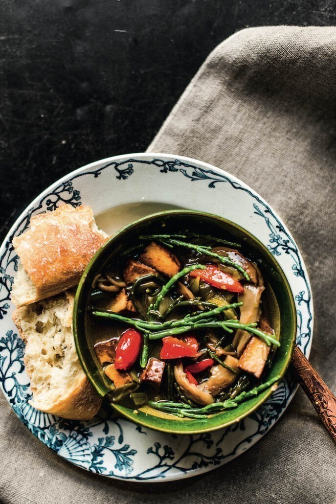 recette végétalienne ragoût de tofu fumé, pleurotes et salicornes lisette kreischer
