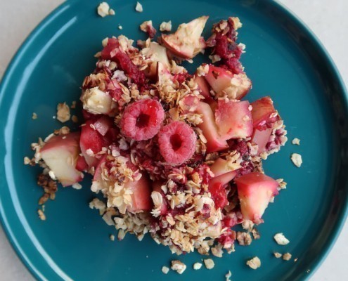 recept vegan crumble met havervlokken frambozen en appel