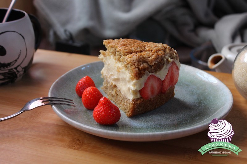 vegan dessert met aardbeien