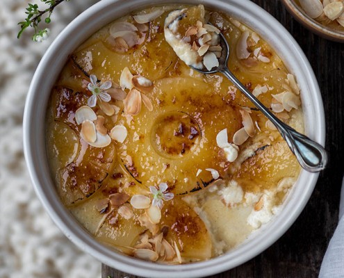 Crème brûlée végétalienne à l'ananas caramélisé
