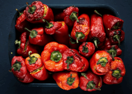 poivrons farcis véganes aux épices et olives cuits au four