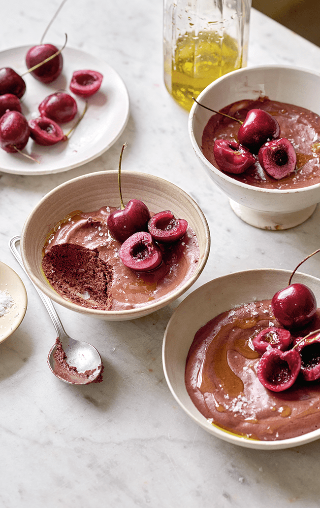 vegan chocomousse met olijfolie en kersen